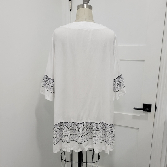 NWOT Back from Bali Embroidered Tunic Top Dress Trumpet Sleeves V-neck Size M - Picture 5 of 11